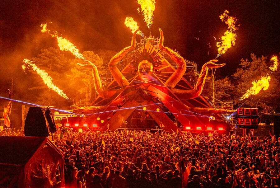 Event marketing agency Crowd fire hands stage fire show