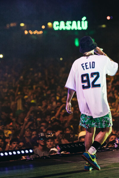 Vibra Urbana Vibra Urbana rapper on stage rapping