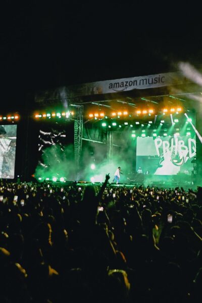 Vibra Urbana Miami 2022 Vibra Urbana Music festival concert crowd stage lights